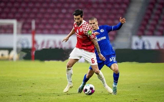 沙尔克04凭借出色表现在德甲赛场上击败美因茨取得胜利的简单介绍