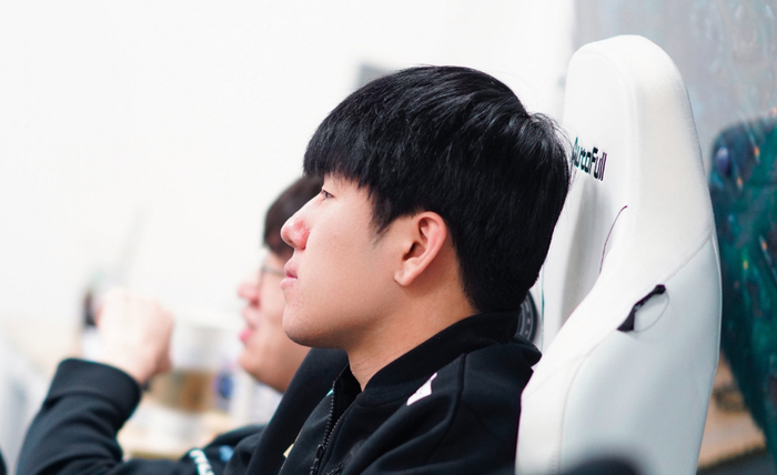 RNG险胜HKA,Gumayusi开启传奇时刻宿敌对决淘汰赛,留下经典瞬间的简单介绍 RNG险胜HKA,Gumayusi开启传奇时刻宿敌对决淘汰赛,留下经典瞬间的简单介绍